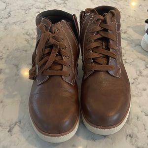 Boys nwot brown fall boots - Sonoma brand size 5.